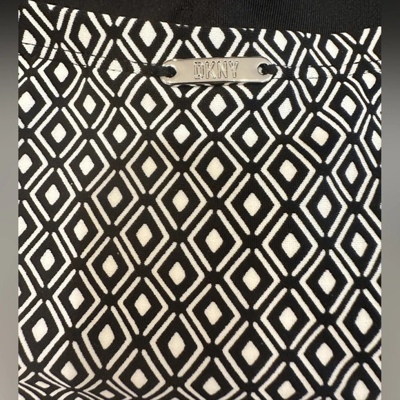 NWT DKNY One Piece Swim Suit Black and White Geometric Print Women’s size L - Picture 3 of 10